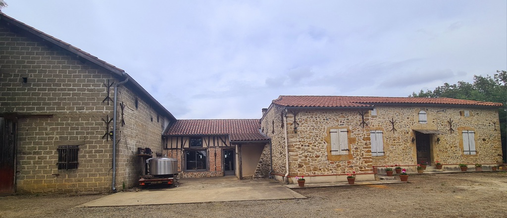 Domaine du Cardinat building